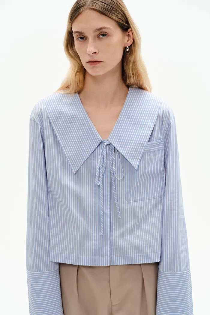 7949-holkham-oversized-collar-striped-shirt-in-cotton-blend-poplin-1.webp