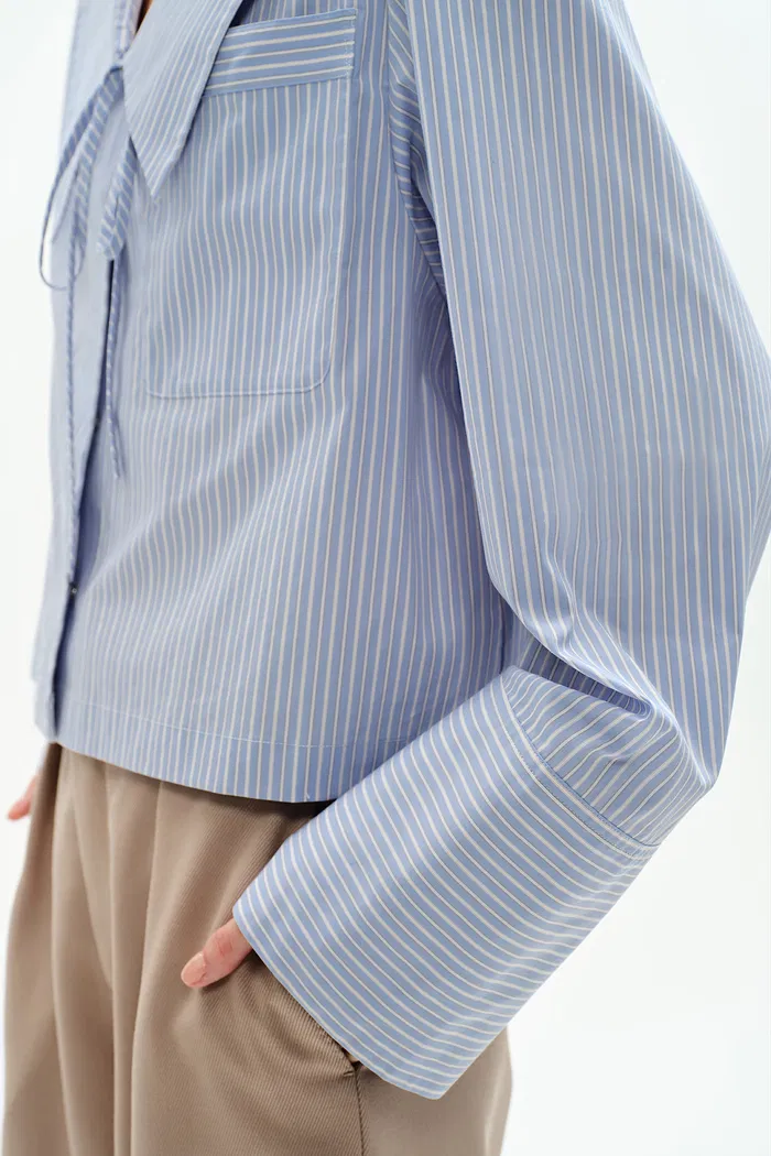 7949-holkham-oversized-collar-striped-shirt-in-cotton-blend-poplin-1.webp