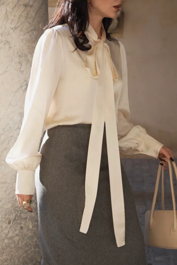 7969-chloe-tie-neck-blouse-in-19mm-mulberry-silk-satin-1.webp