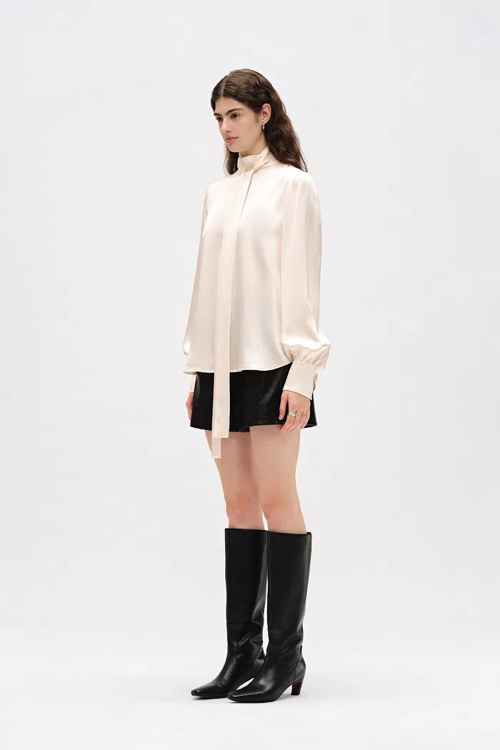 7969-chloe-tie-neck-blouse-in-19mm-mulberry-silk-satin-1.webp