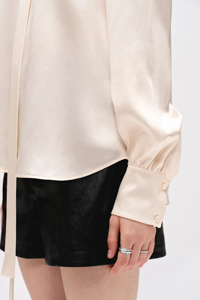 7969-chloe-tie-neck-blouse-in-19mm-mulberry-silk-satin-1.webp