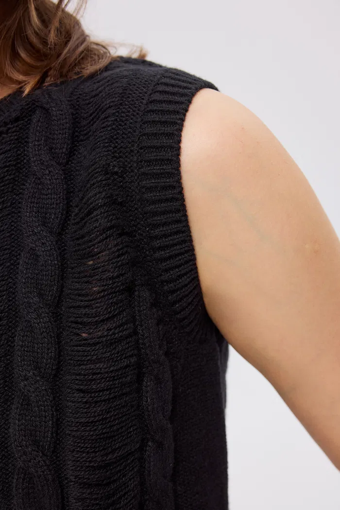 8083-chelsea-hand-frayed-hem-sleeveless-top-in-wool-blend-knit-1.webp