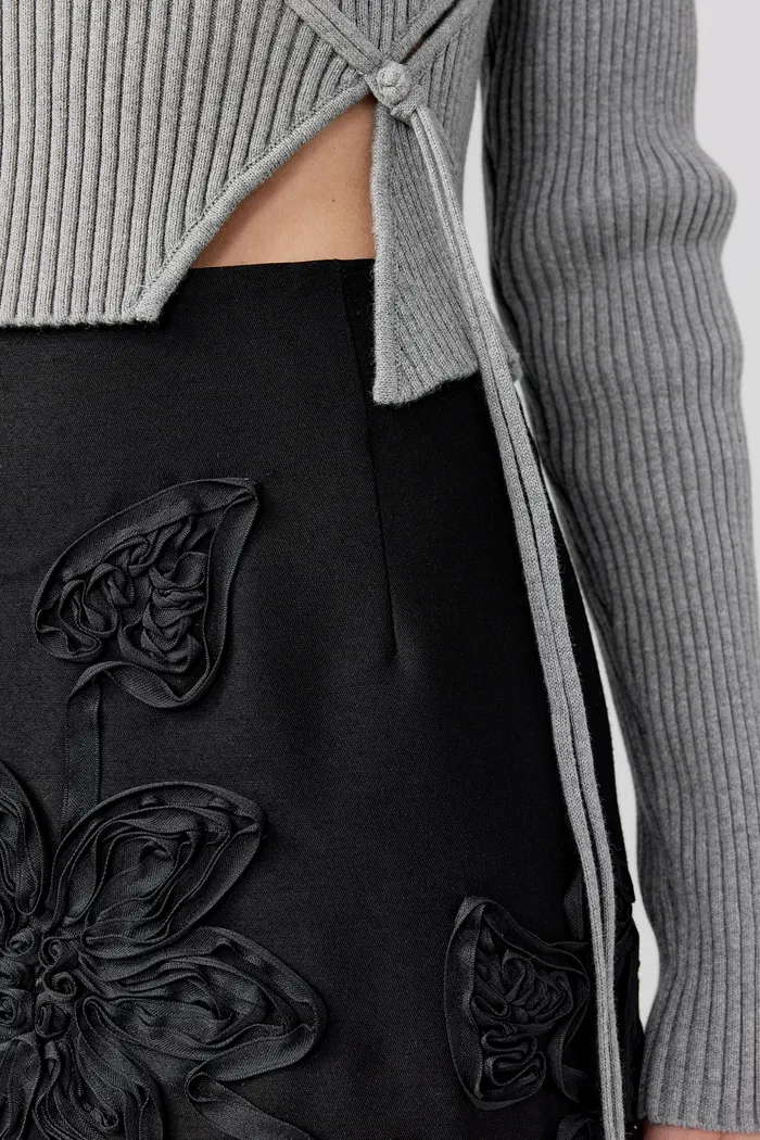 8415-engrave-embroidered-skirt-in-silk-wool-1.webp