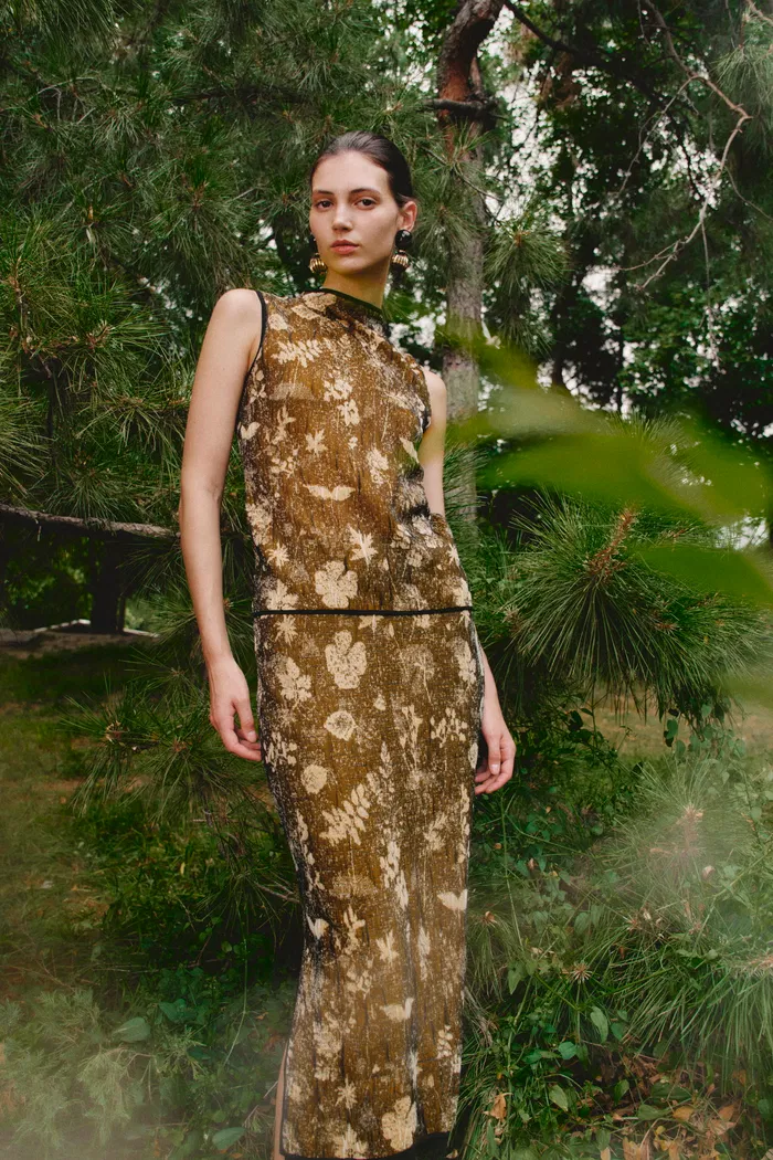 Wind Jacquard Sleeveless Top and Skirt Matching Set in Burnout Silk Georgette Knit