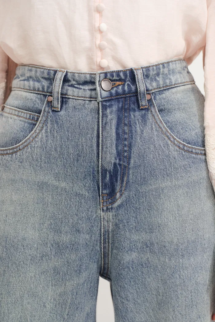 8511-emerie-straight-wide-leg-jeans-in-cotton-denim-1.webp
