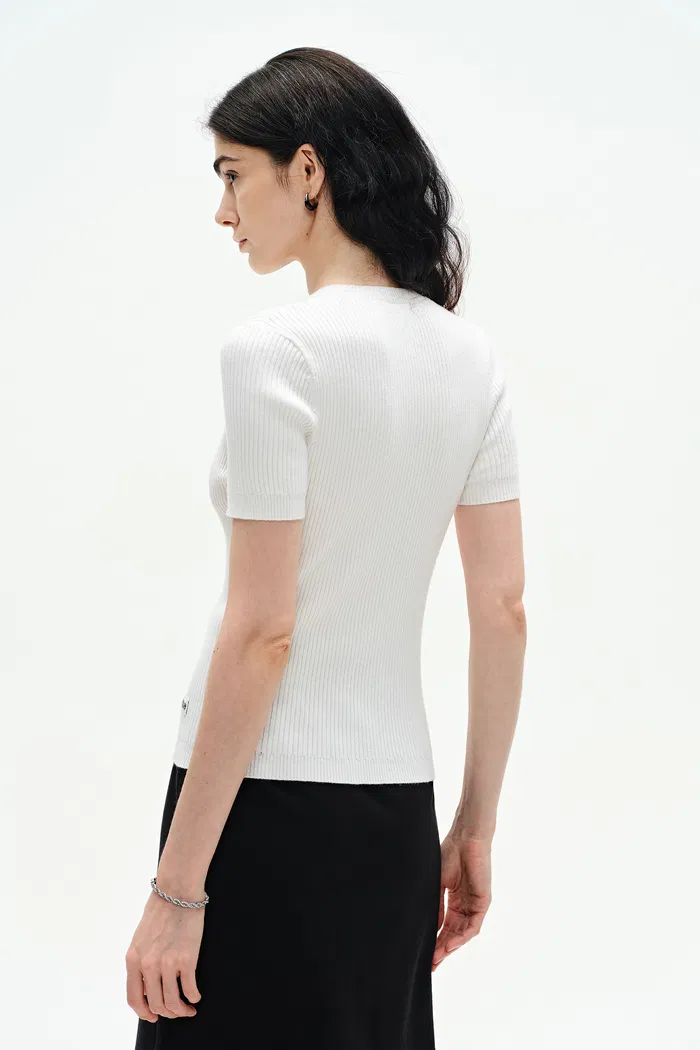 8613-alexa-v-neck-short-sleeve-sweater-1.webp