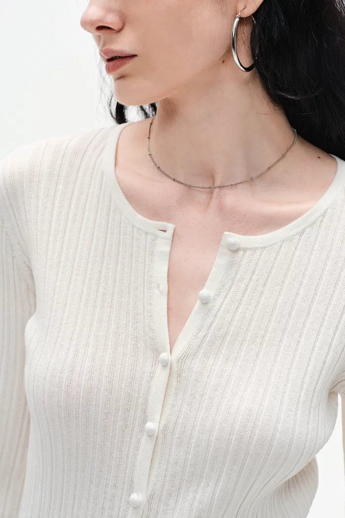 8693-emma-white-fitted-cardigan-in-cotton-blend-yarn-knit-1.webp