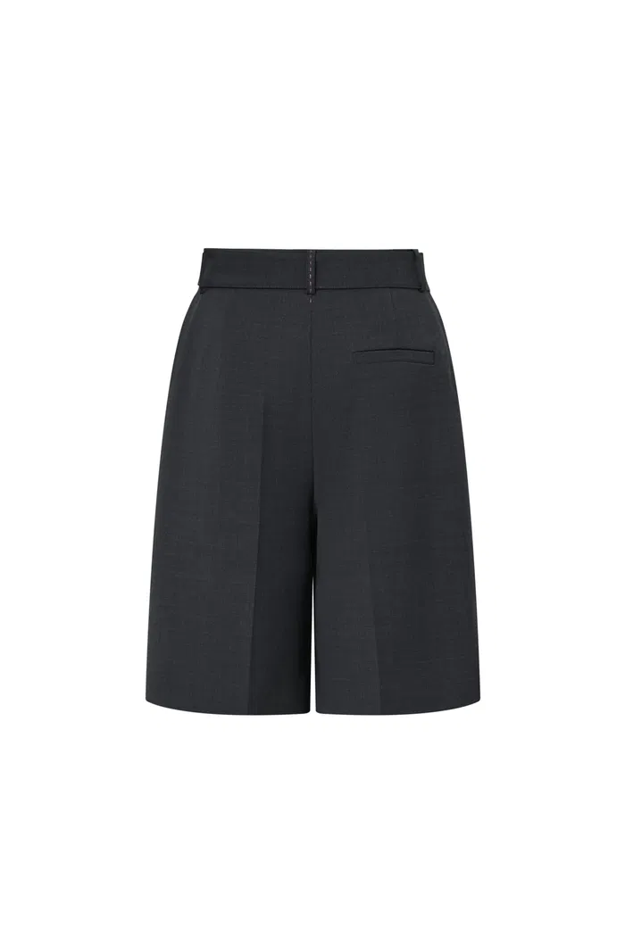 8701-amelia-wrinkle-resistant-tailored-bermuda-shorts-in-australian-merino-wool-1.webp