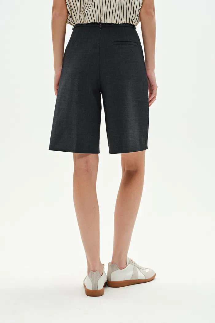 8701-amelia-wrinkle-resistant-tailored-bermuda-shorts-in-australian-merino-wool-1.webp