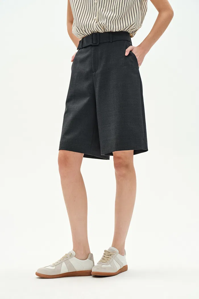 8701-amelia-wrinkle-resistant-tailored-bermuda-shorts-in-australian-merino-wool-1.webp