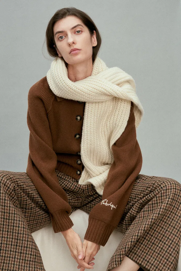 8813-demi-collared-cardigan-in-merino-wool-cashmere-1.webp