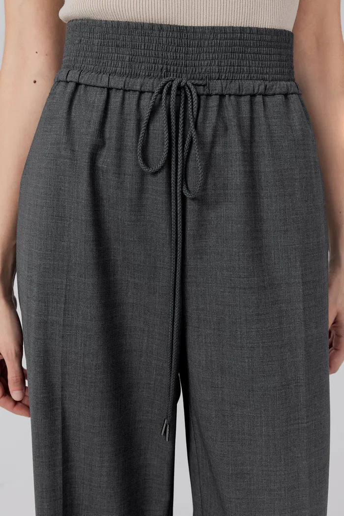 8936-cl-on-trousers-in-semi-worsted-wool-1.webp