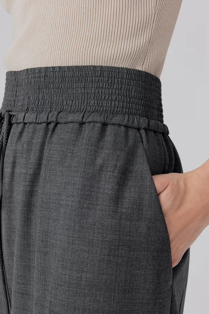 8936-cl-on-trousers-in-semi-worsted-wool-1.webp