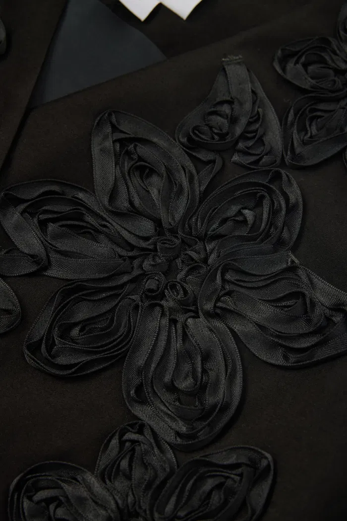8944-engrave-silk-wool-blend-embroidered-vest-1.webp