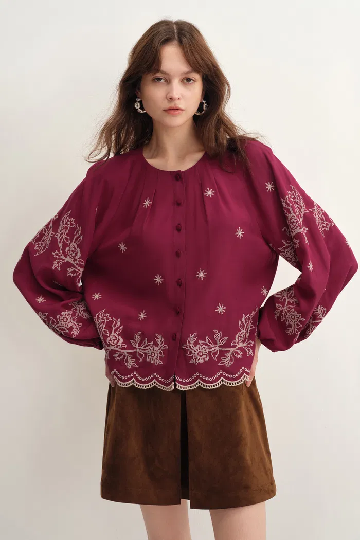 8988-aria-eyelet-embroidery-long-sleeve-blouse-in-tencel-linen-blend-1.webp