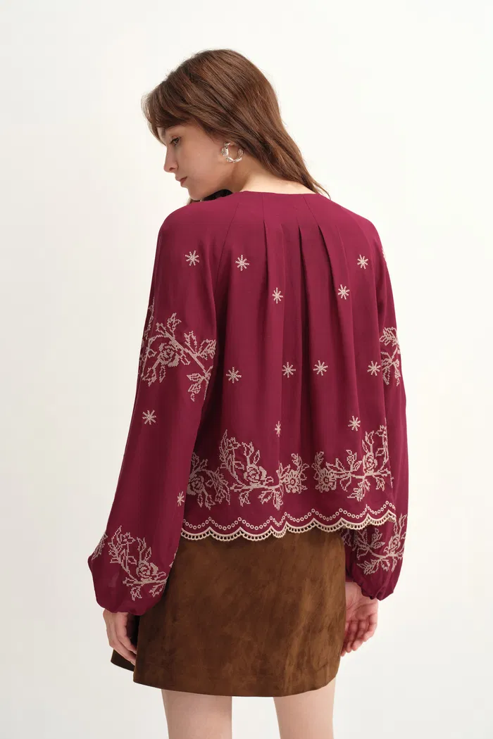 8988-aria-eyelet-embroidery-long-sleeve-blouse-in-tencel-linen-blend-1.webp