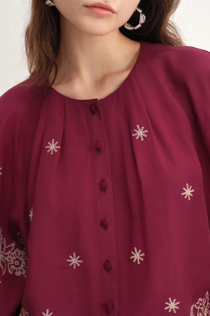 8988-aria-eyelet-embroidery-long-sleeve-blouse-in-tencel-linen-blend-1.webp