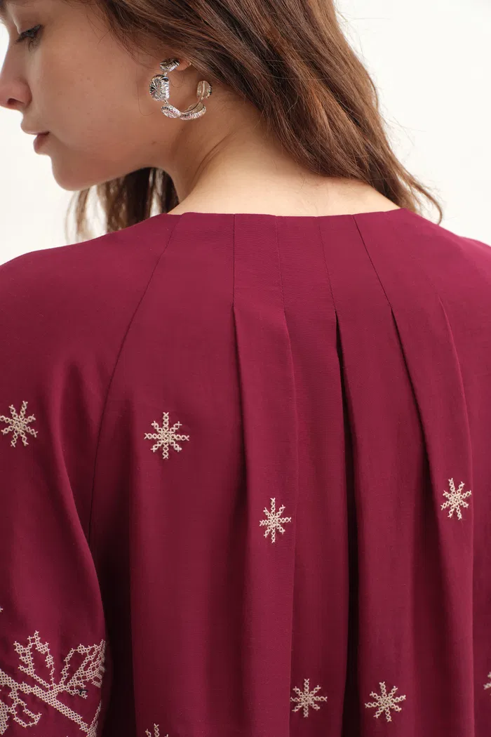 8988-aria-eyelet-embroidery-long-sleeve-blouse-in-tencel-linen-blend-1.webp