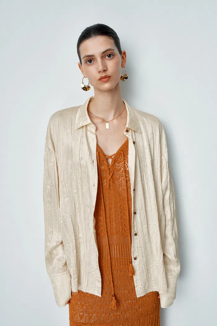 9058-chiara-crinkled-shirt-in-pleated-satin-1.webp