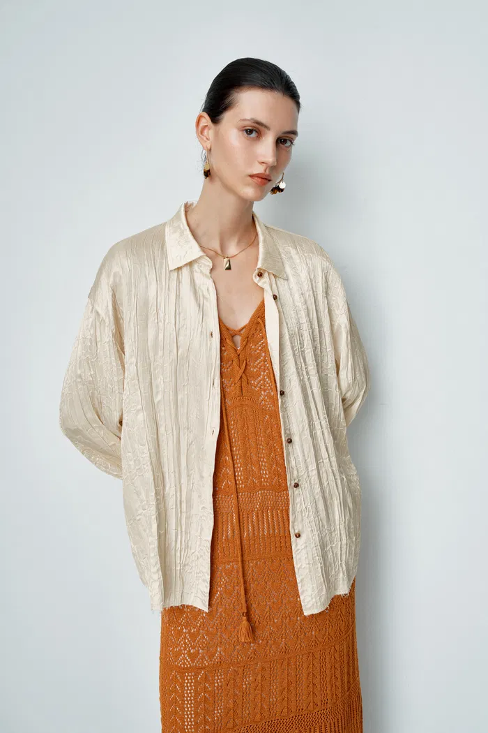 9058-chiara-crinkled-shirt-in-pleated-satin-1.webp