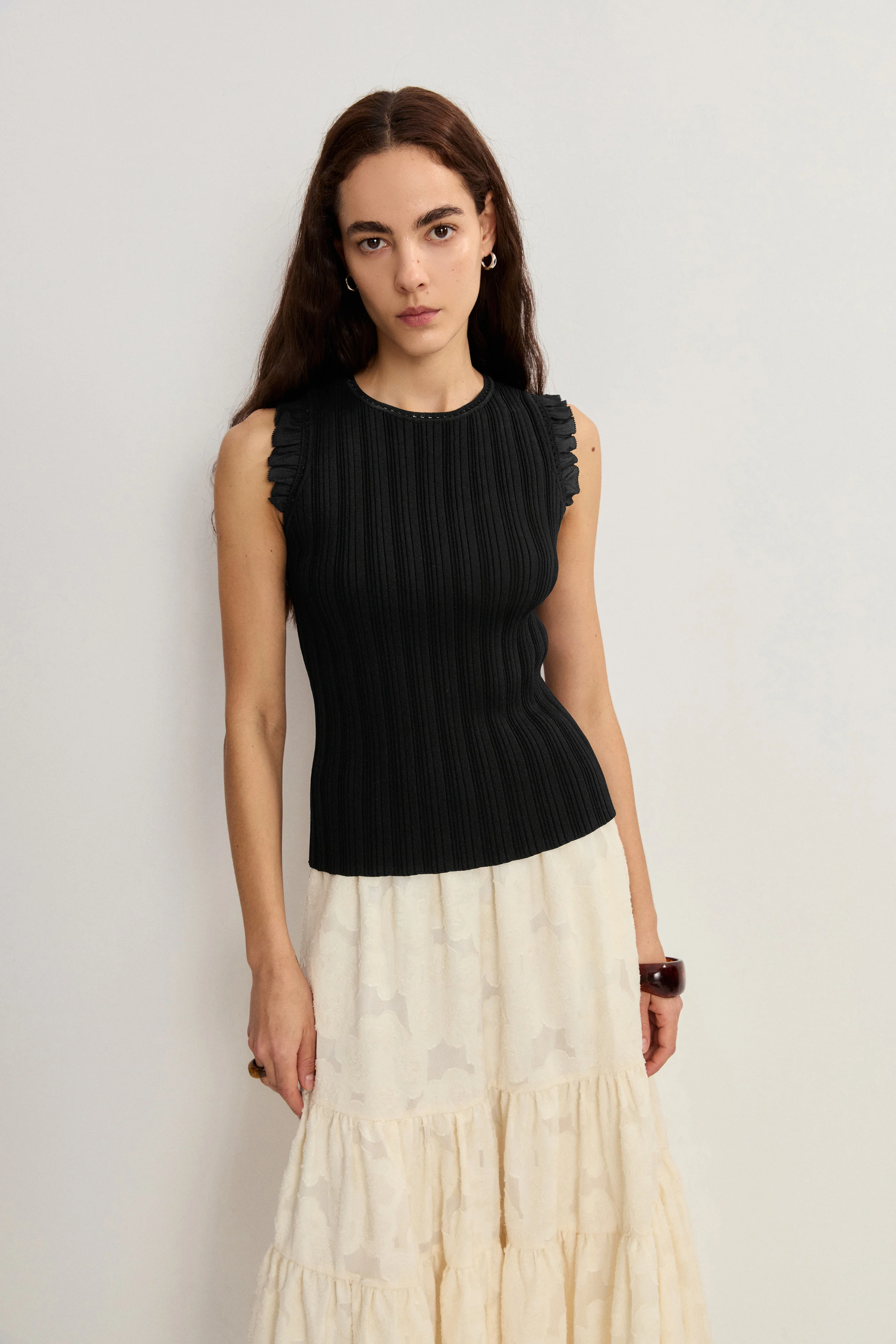 9074-rose-hand-crochet-sleeveless-black-top-in-stretch-yarn-1.webp