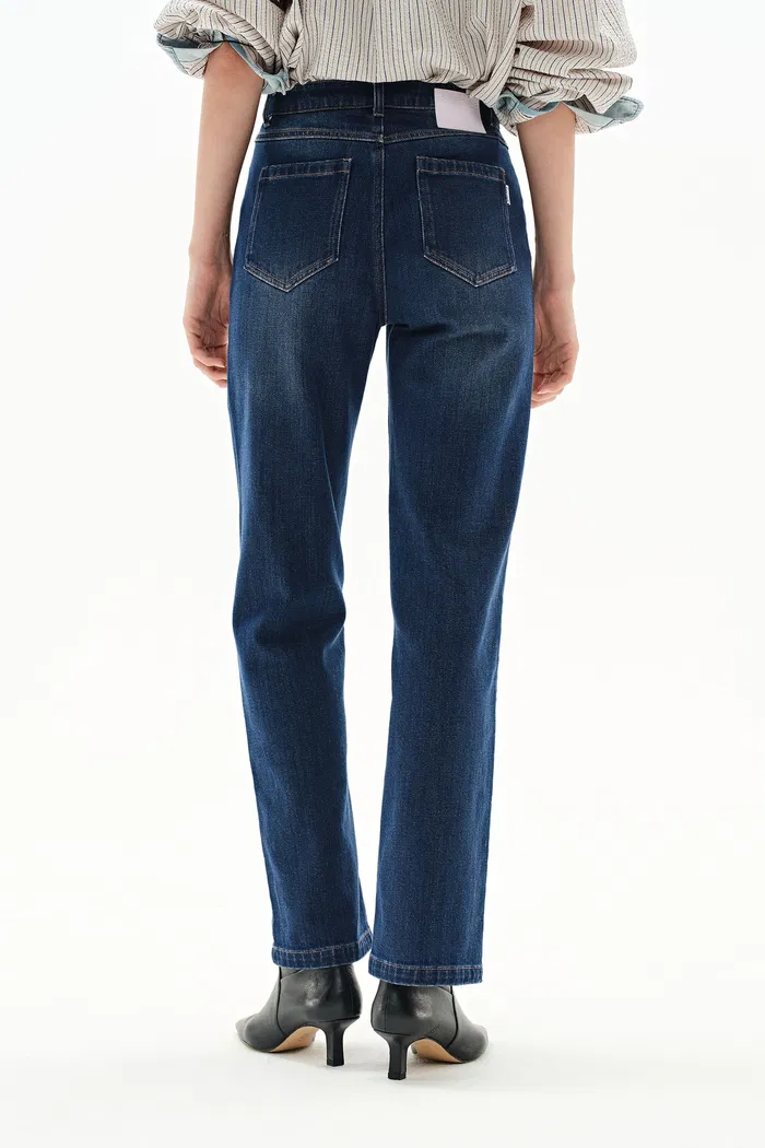 9194-nicola-tapered-jeans-in-stretchy-denim-1.webp