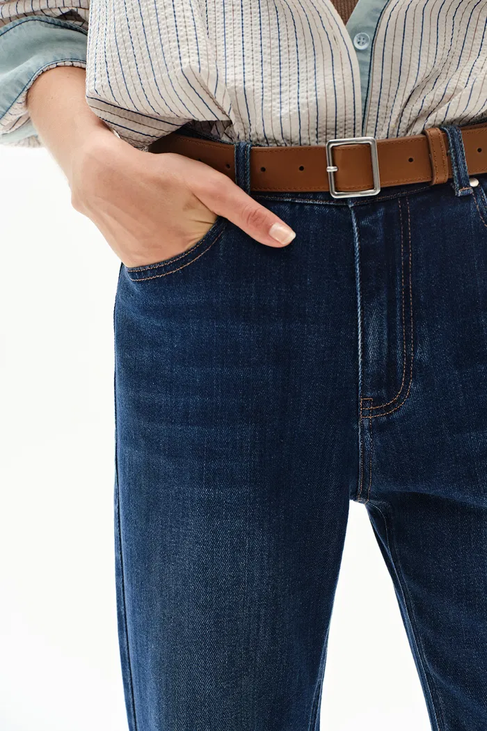 9194-nicola-tapered-jeans-in-stretchy-denim-1.webp