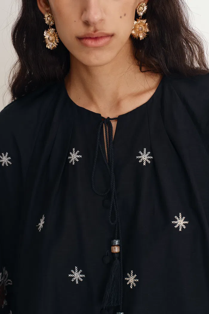 9449-thea-embroidered-scalloped-hem-blouse-in-tencel-linen-blend-1.webp