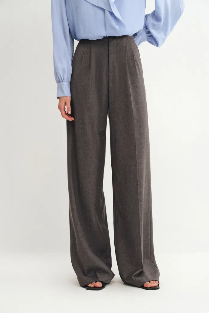 9463-paula-pleated-double-button-trousers-in-wool-silk-blend-1.webp