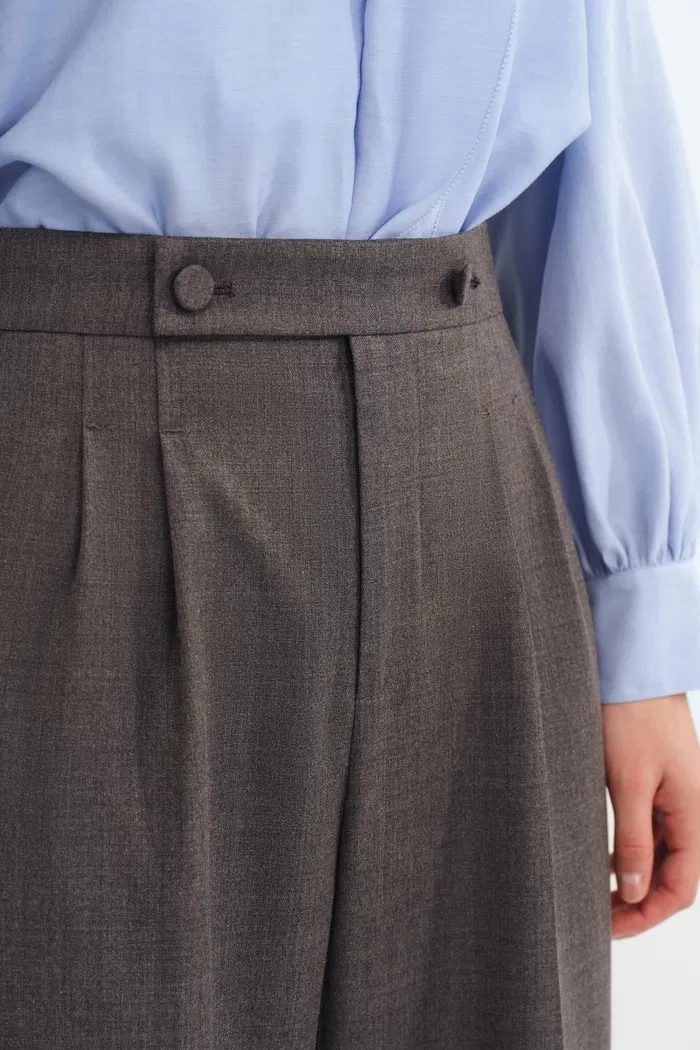 9463-paula-pleated-double-button-trousers-in-wool-silk-blend-1.webp