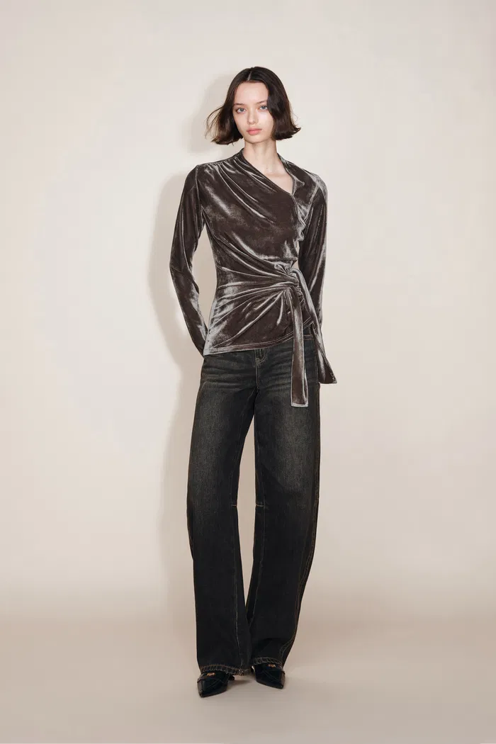 952-selene-knot-top-in-stretch-velvet-1.webp