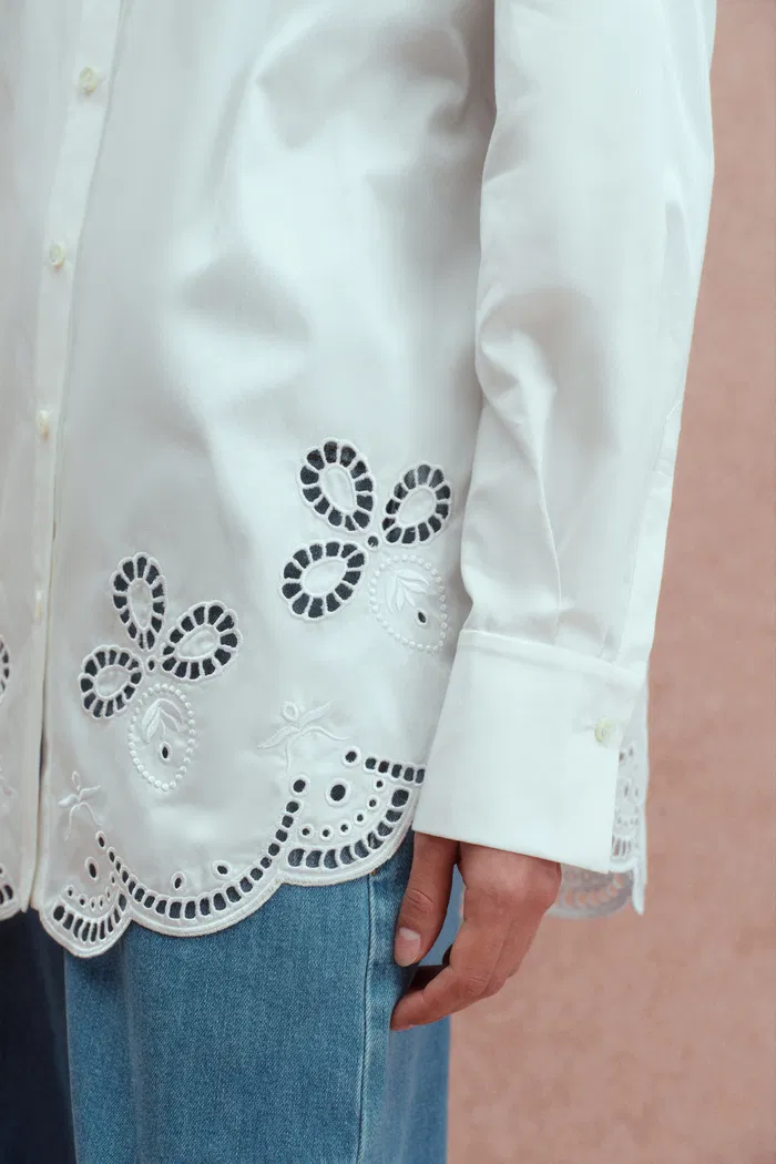 9595-jolanda-flora-openwork-embroidery-hem-shirt-in-premium-cotton-1.webp