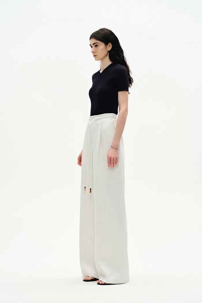 9683-alexa-v-neck-short-sleeve-sweater-in-rare-alxa-cashmere-blend-1.webp
