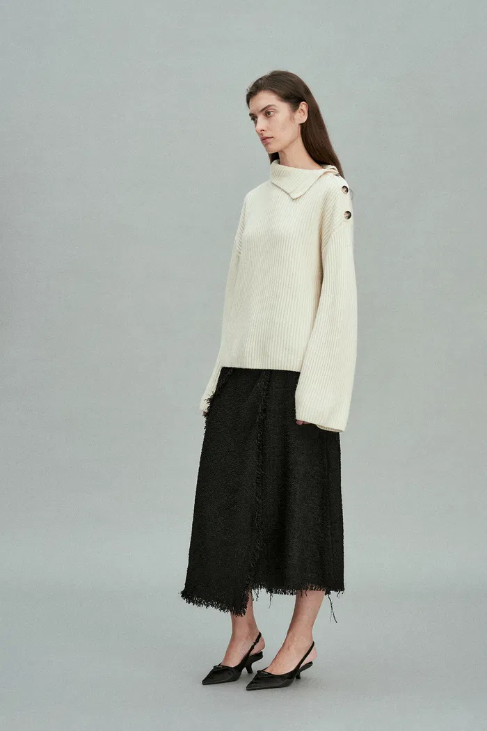 9778-soleil-classic-sweater-in-merino-cashmere-knit-1.webp