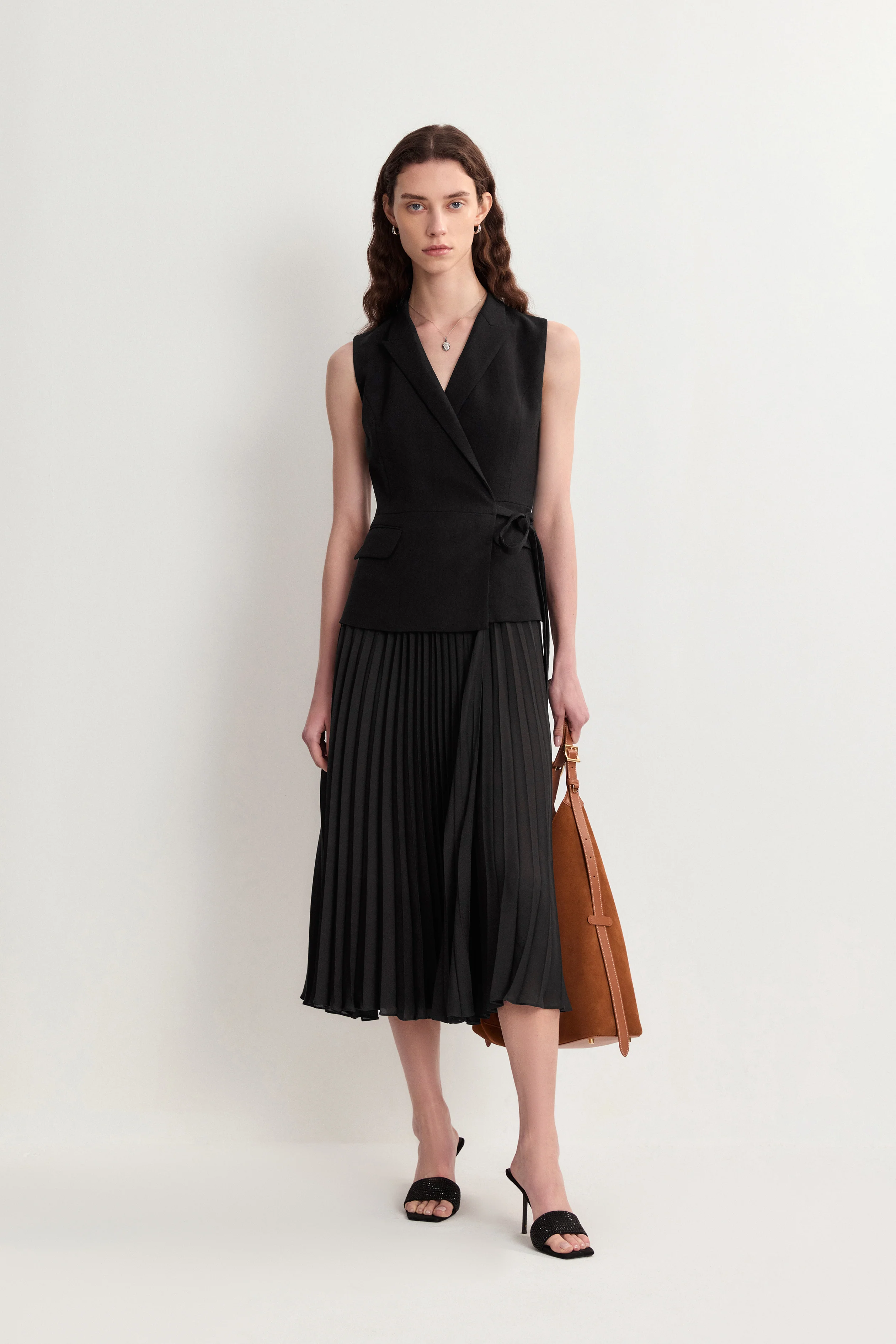 990-sherry-sleeveless-pleated-dress-1.webp