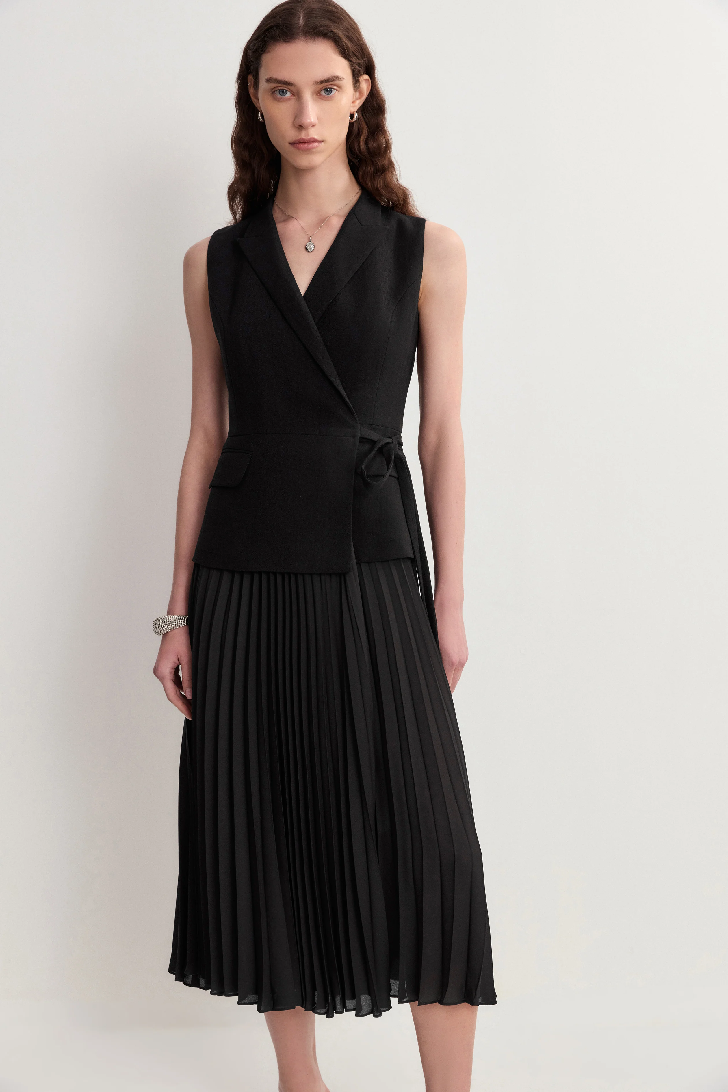 990-sherry-sleeveless-pleated-dress-1.webp