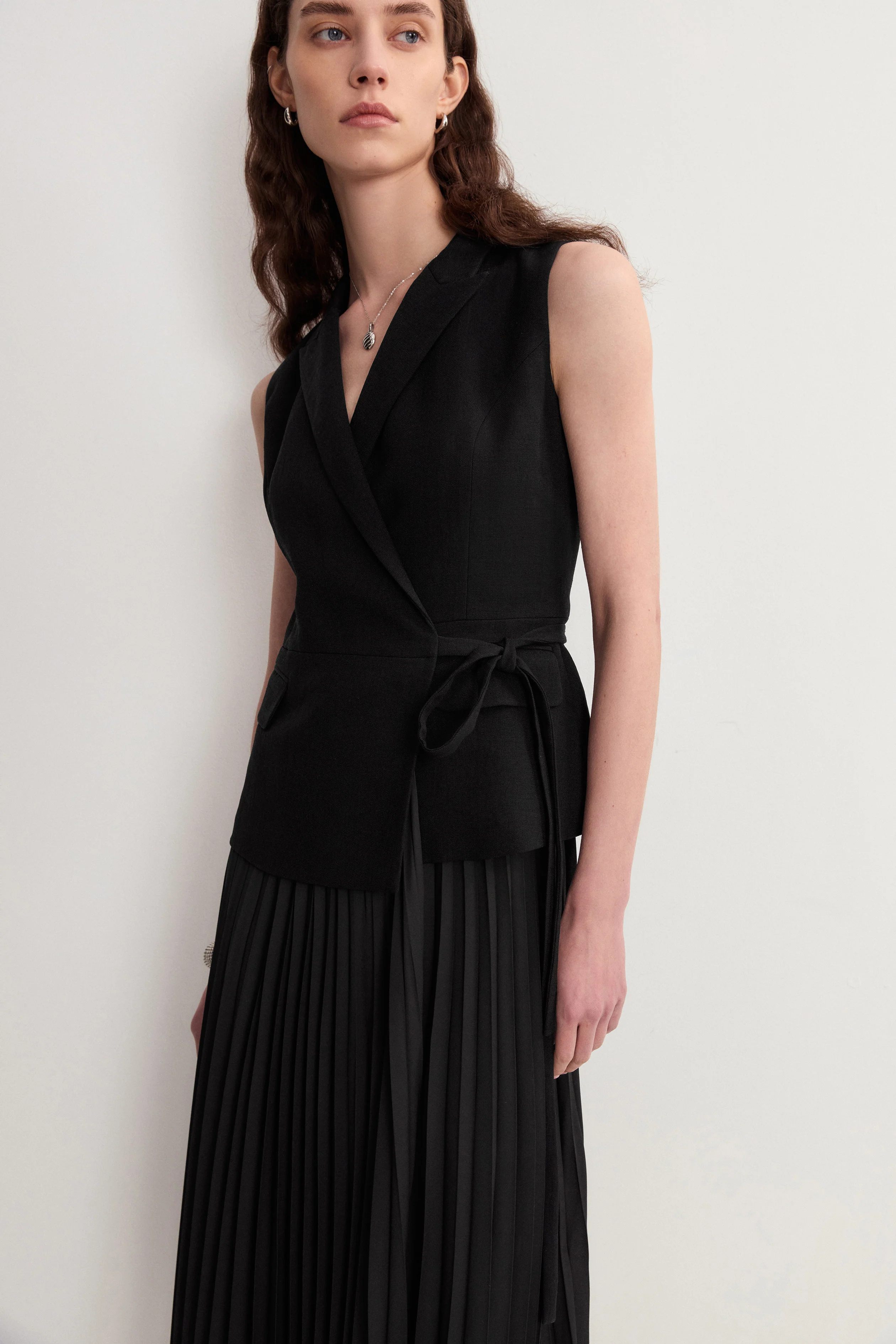 990-sherry-sleeveless-pleated-dress-1.webp