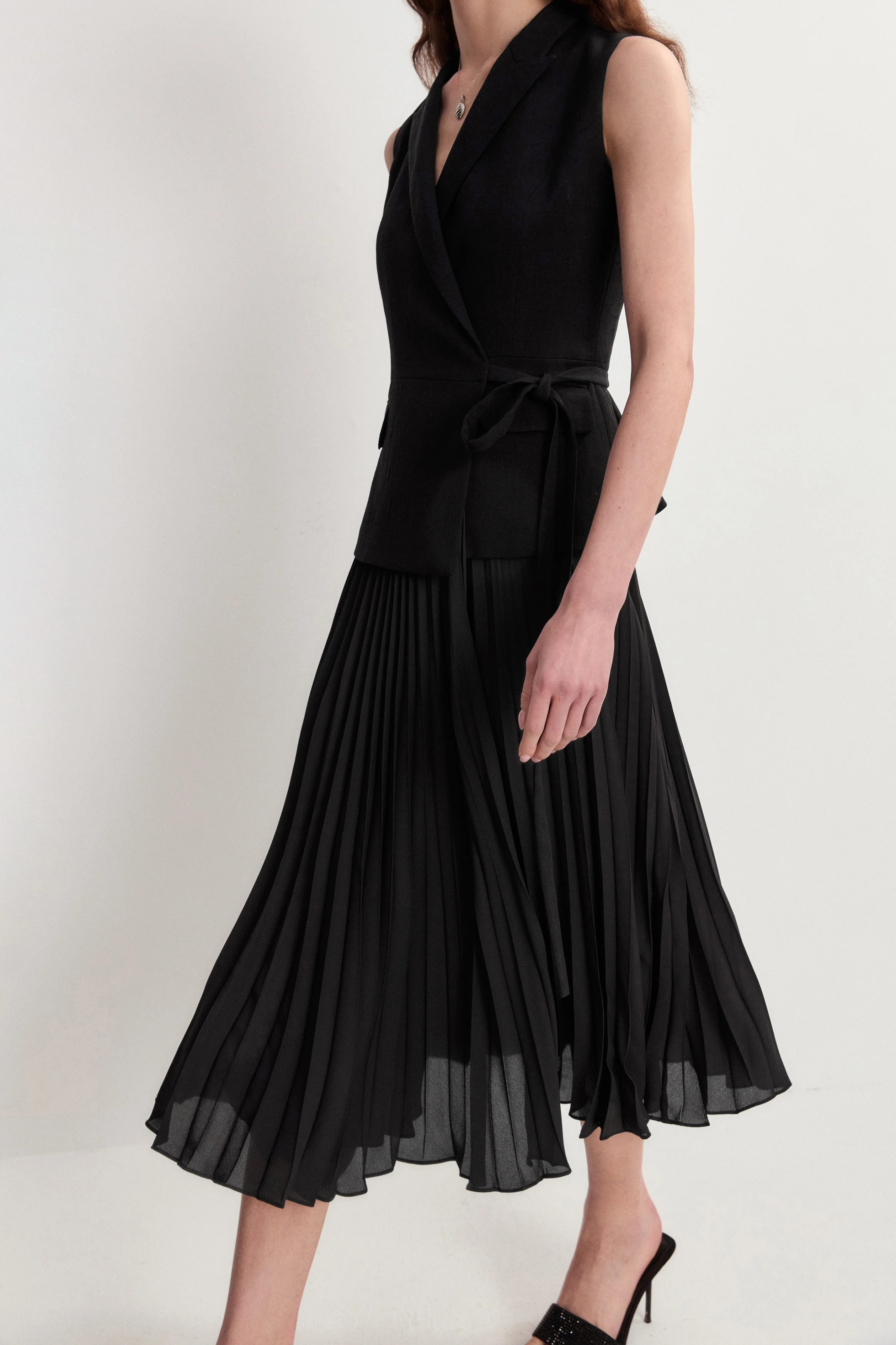 990-sherry-sleeveless-pleated-dress-1.webp