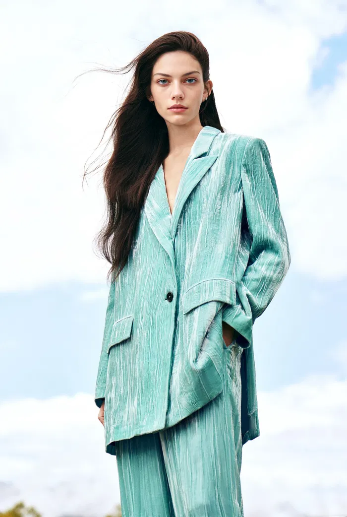 9916-dark-night-blazer-in-silk-velvet-1.webp