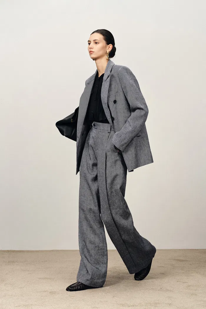 9932-lilian-sharp-lapel-straight-cut-blazer-in-merino-linen-blend-1.webp