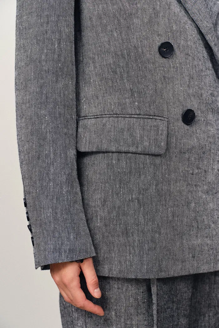 9932-lilian-sharp-lapel-straight-cut-blazer-in-merino-linen-blend-1.webp
